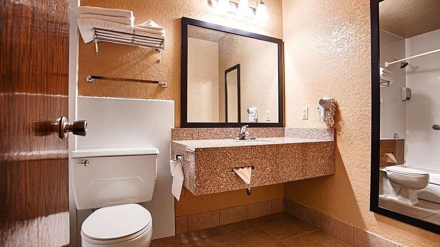 Motel 6 Green Bay WI Lambeau — Bathroom