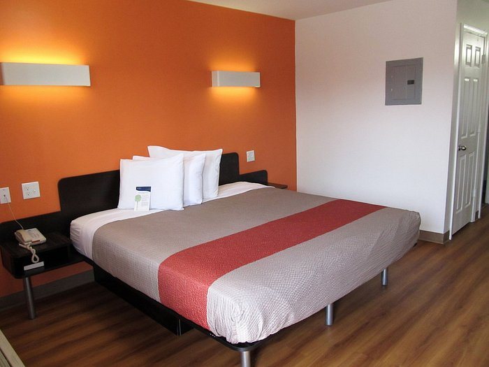 Motel 6 Greenville SC — Guest room