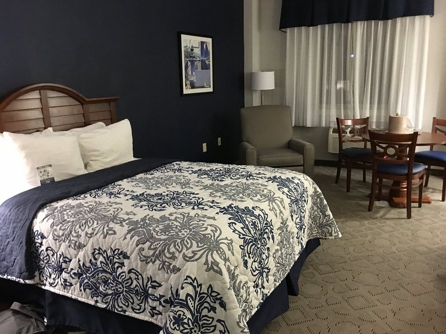 Motel 6 Groton CT — Guest room