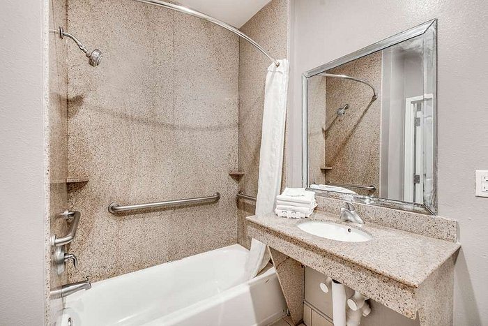 Motel 6 Houston TX 249 Willowbrook — Bathroom
