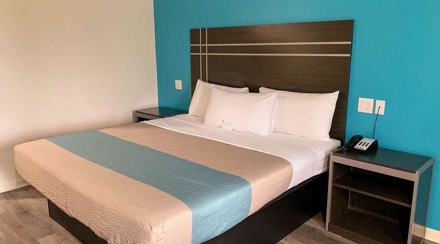Motel 6 Houston TX 249 Willowbrook — Guest room