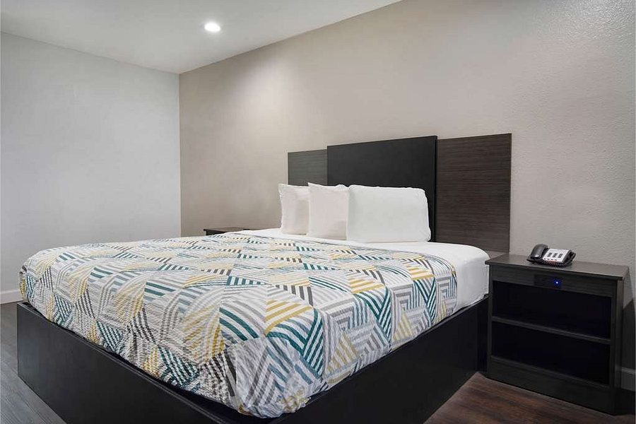 Motel 6 Houston TX I 10 West — Guest room