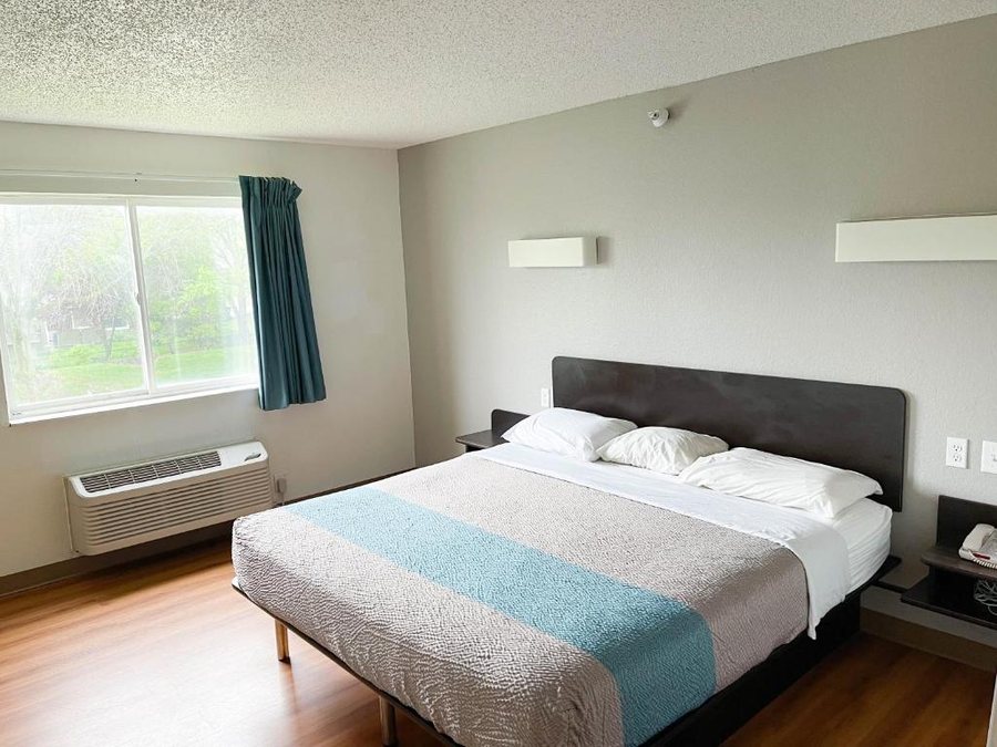 Motel 6 Indianapolis IN Southport — Guest room