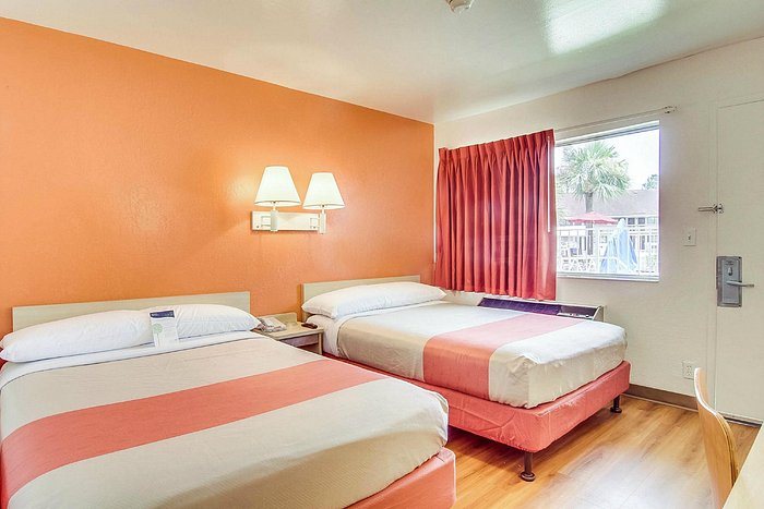 Motel 6 Jacksonville FL South — Guest room
