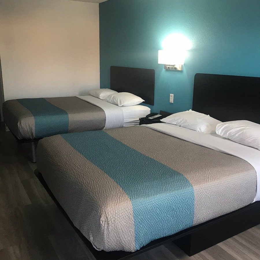 Motel 6 Kewanee IL Kewanee Illinois — Guest room