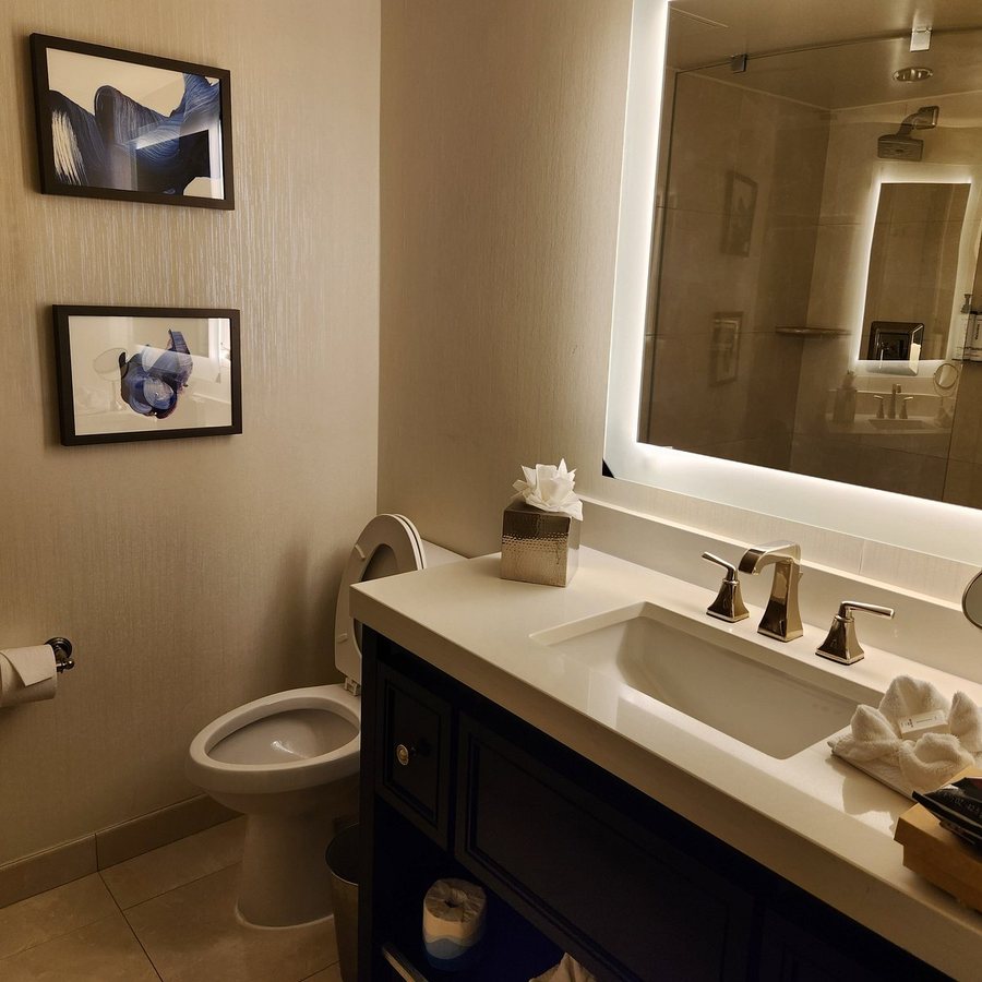 Motel 6 King Of Prussia PA Philadelphia — Bathroom