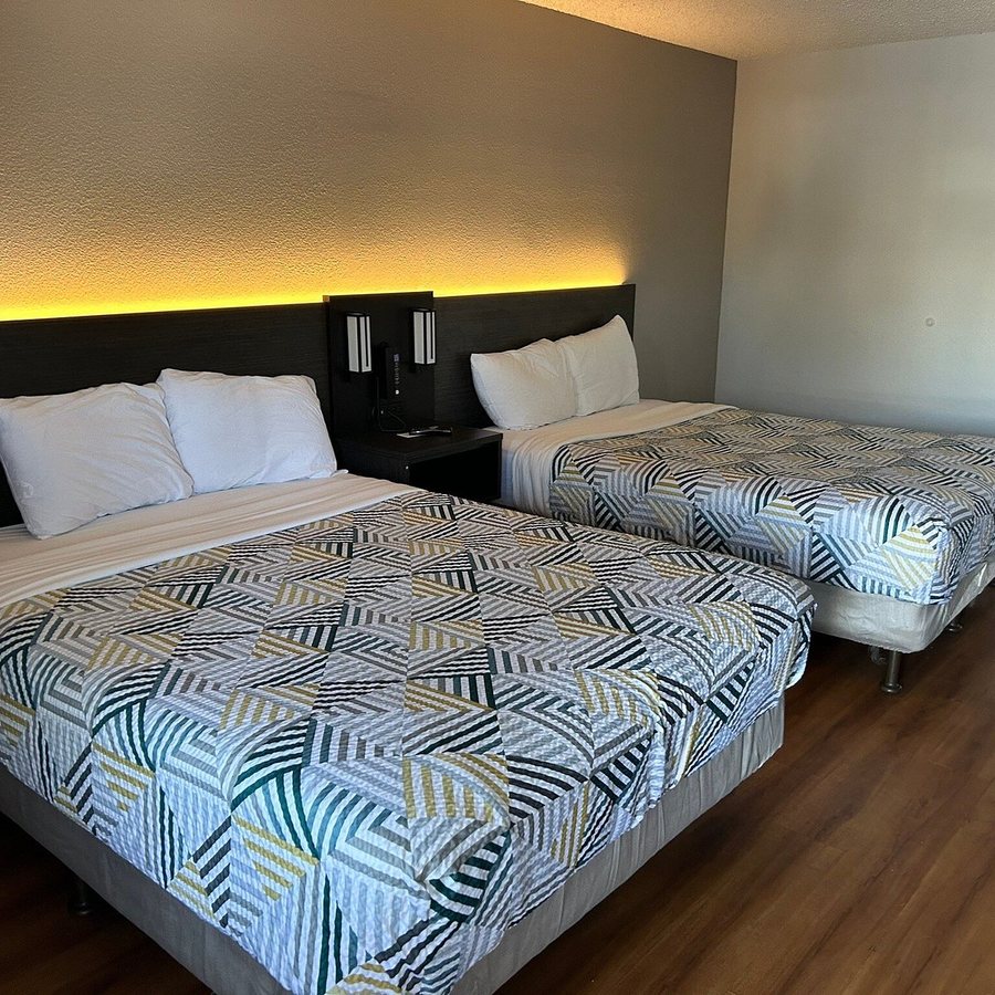 Motel 6 Kingman AZ Route 66 West — Guest room