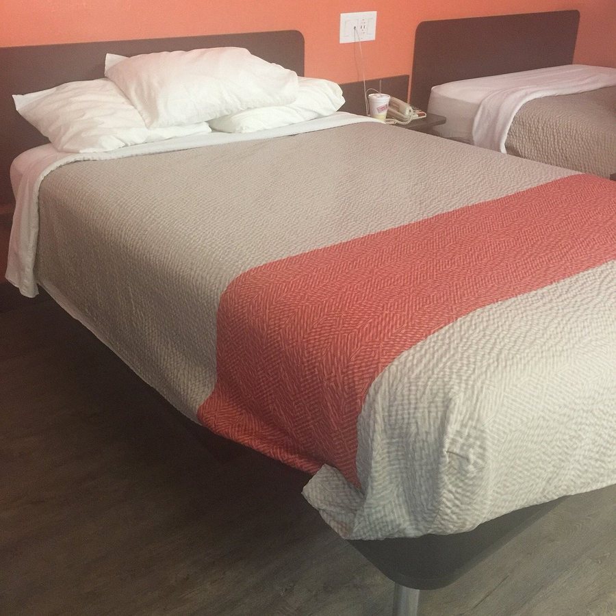 Motel 6 Kingsport TN — Guest room