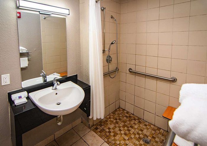 Motel 6 Kissimmee FL Orlando — Bathroom