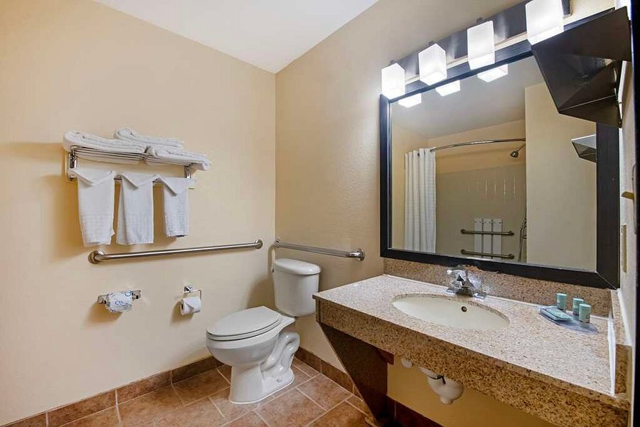 Motel 6 Laramie WY — Bathroom