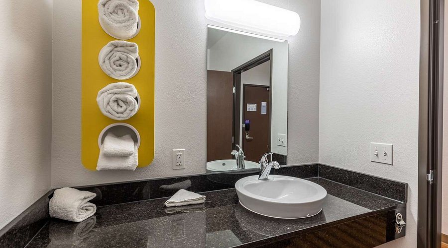 Motel 6 Las Vegas NV Motor Speedway Las Vegas Nevada — Bathroom