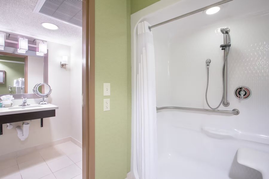 Motel 6 Little Rock AR Airport — Bathroom