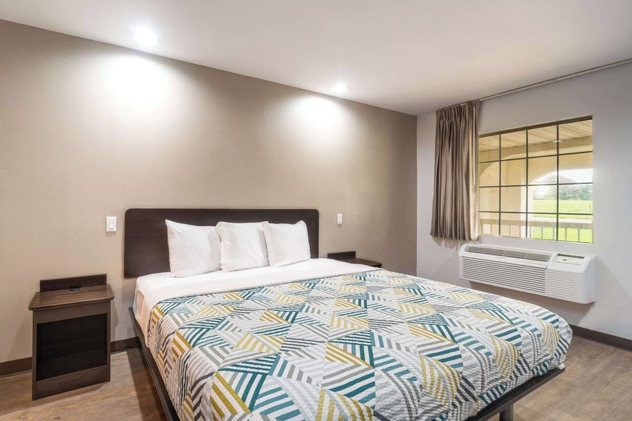Motel 6 Livingston TX — Guest room