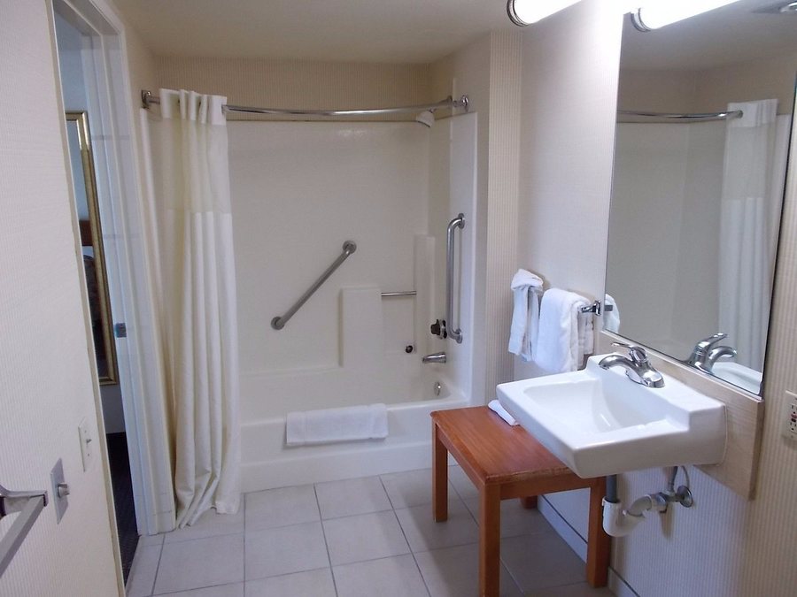 Motel 6 Lompoc CA — Bathroom