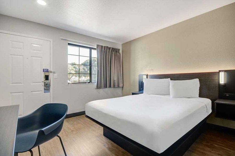 Motel 6 Lompoc CA — Guest room