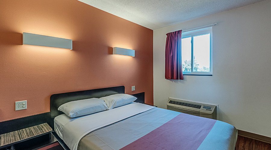 Motel 6 Martinsburg — Guest room