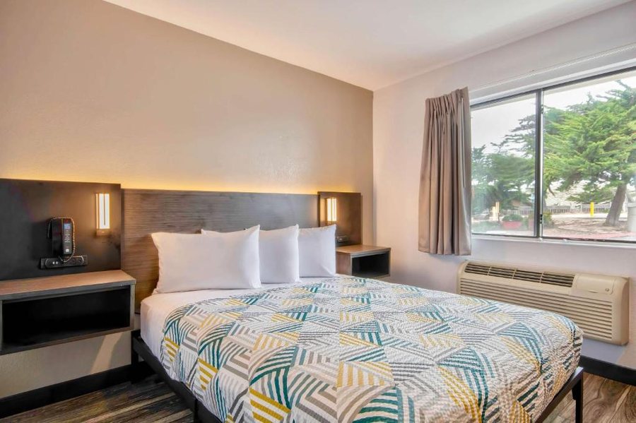 Motel 6 Monterey Marina — Guest room