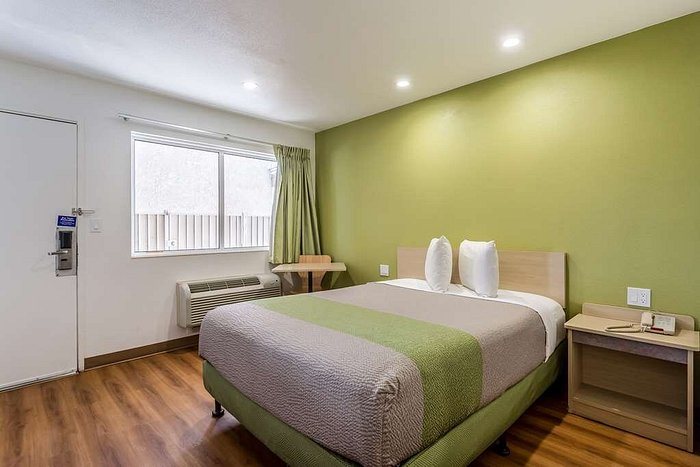 Motel 6 Needles — Guest room