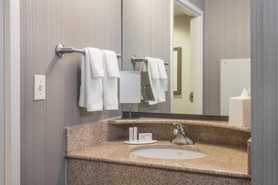 Motel 6 Newark DE — Bathroom