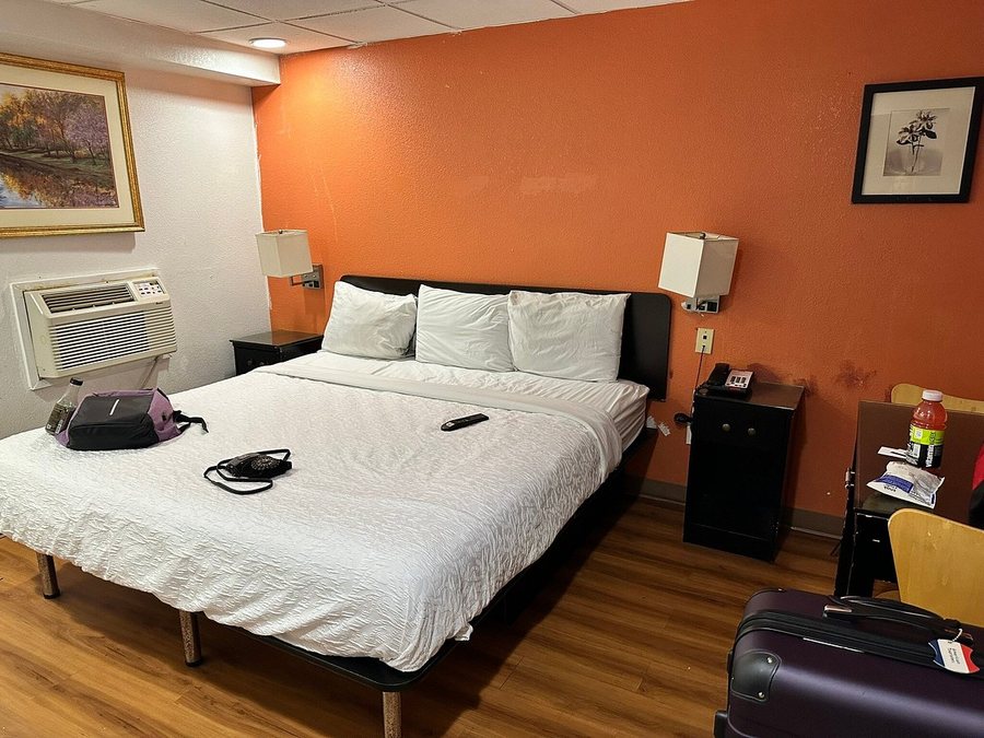Motel 6 Newark DE — Guest room