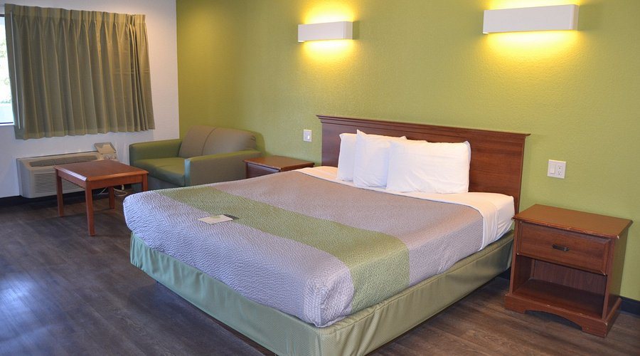 Motel 6 Oakland Embarcadero — Guest room