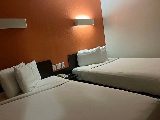 Motel 6 Old Town Scottsdale Fashion Square — Guest room