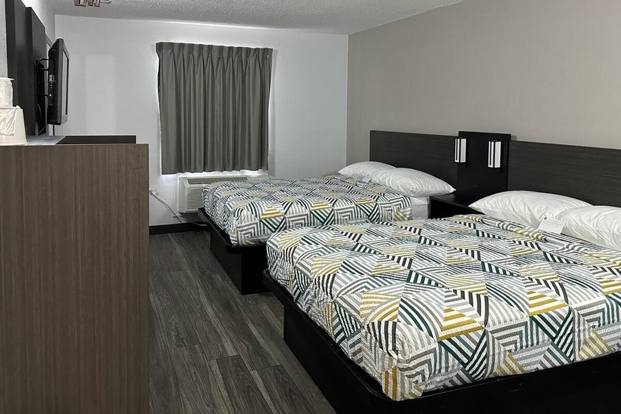 Motel 6 Omaha NE — Guest room