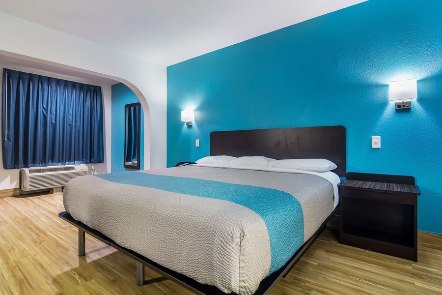 Motel 6 Pensacola West — Guest room