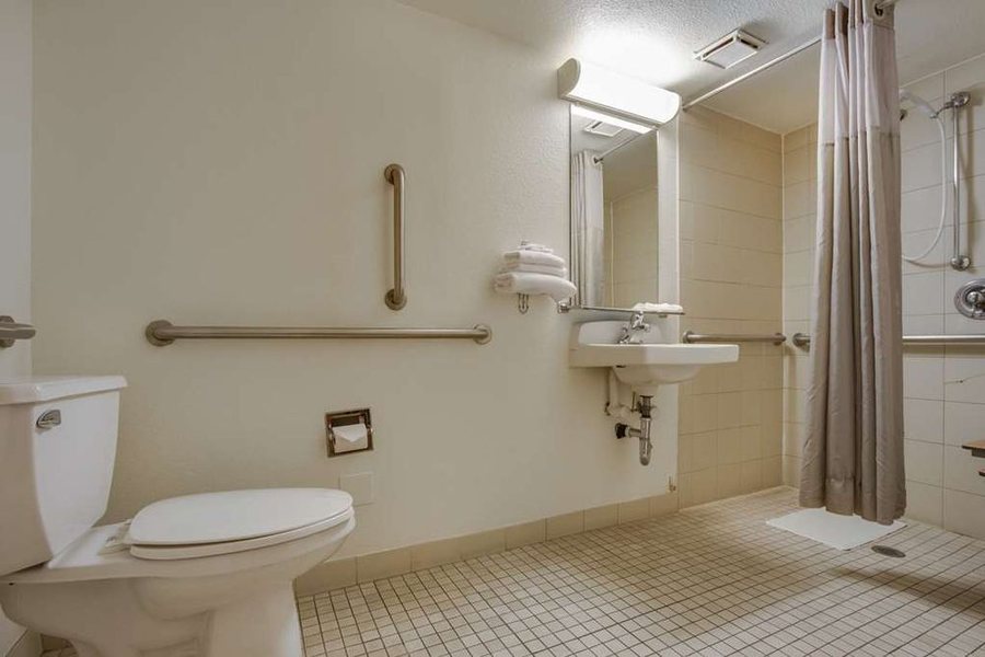 Motel 6 Pleasanton CA — Bathroom