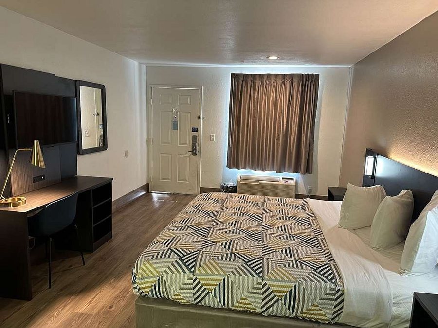 Motel 6 Pooler GA Savannah Airport — Guest room