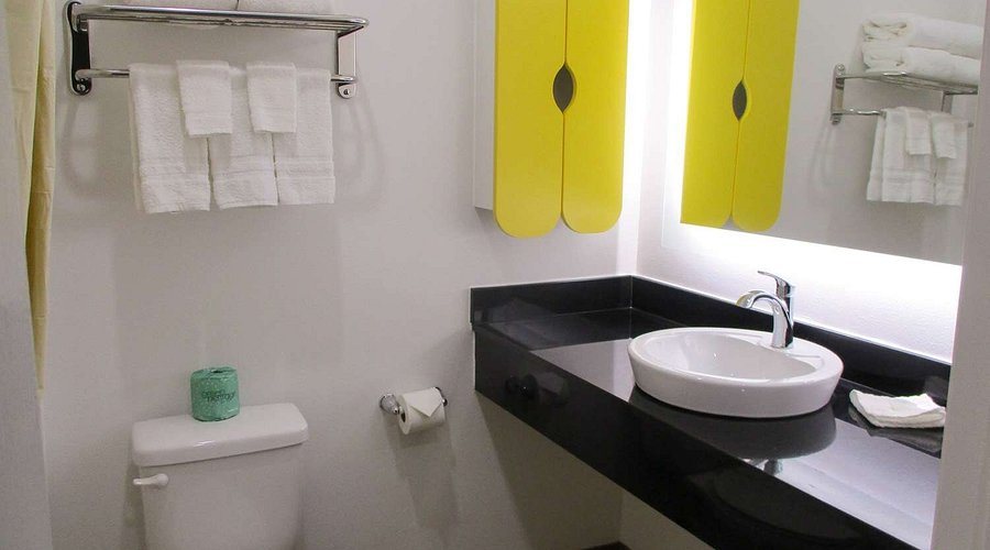 Motel 6 Port Allen LA Baton Rouge — Bathroom