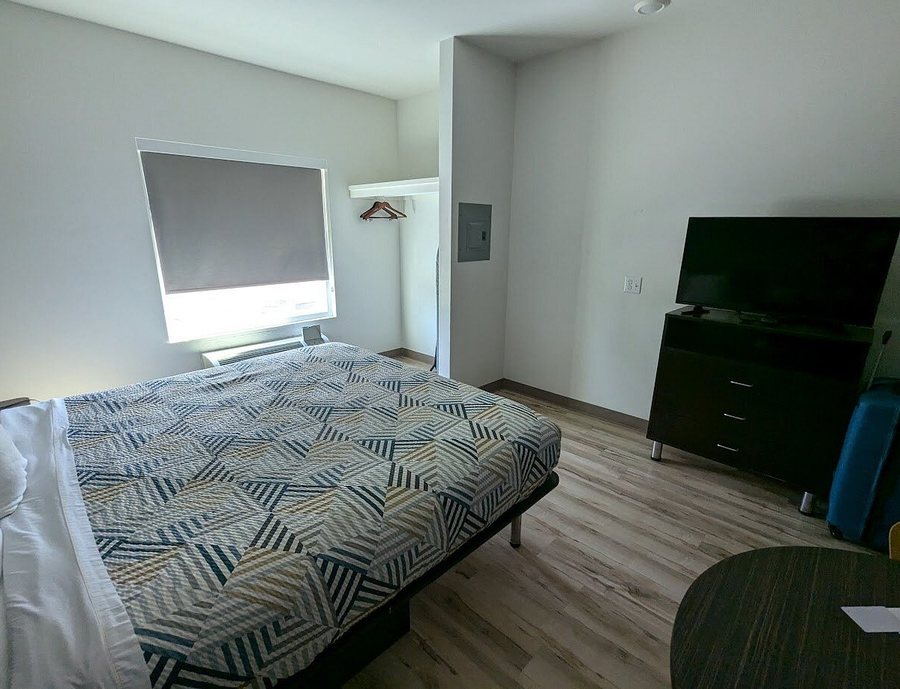 Motel 6 Port Allen LA Baton Rouge — Guest room