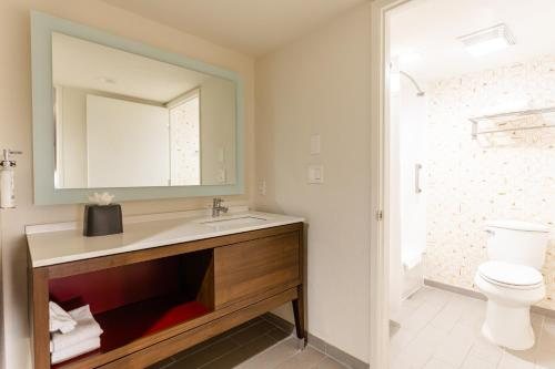 Motel 6 Rancho Cordova CA Rancho Cordova East — Bathroom