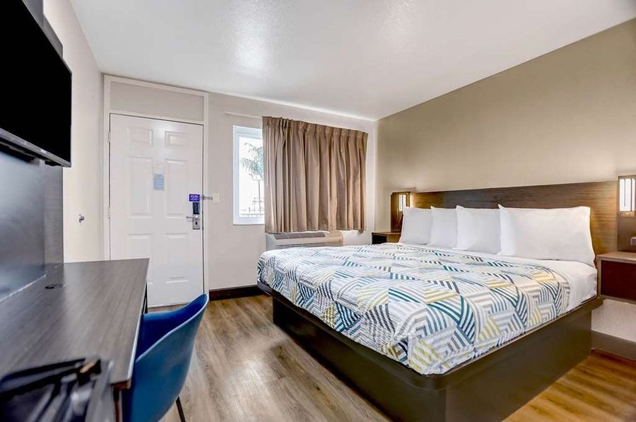 Motel 6 Redlands — Guest room