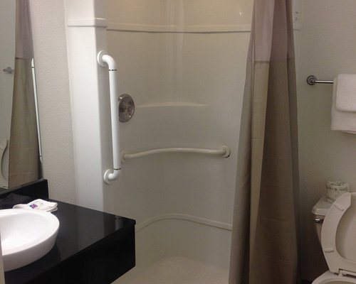 Motel 6 Reno Virginia Plumb — Bathroom