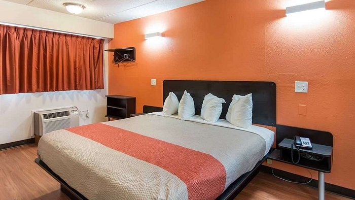 Motel 6 Richmond — Guest room