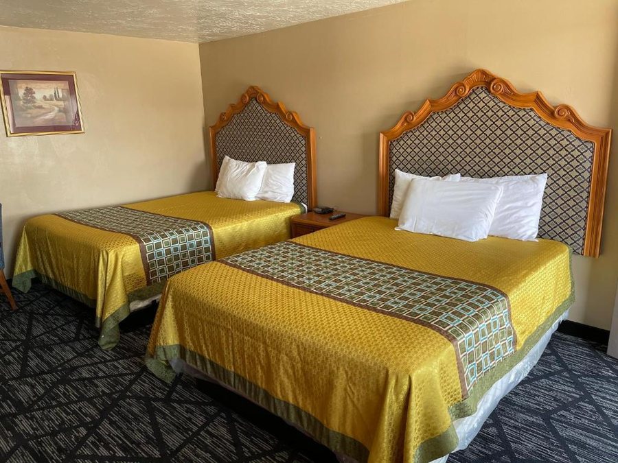 Motel 6 Riverton WY — Guest room