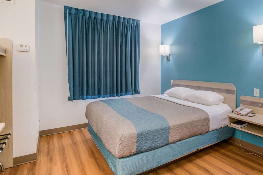 Motel 6 Roswell — Guest room