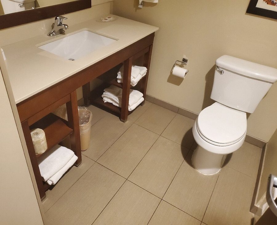 Motel 6 Saint George UT University Historic Downtown — Bathroom