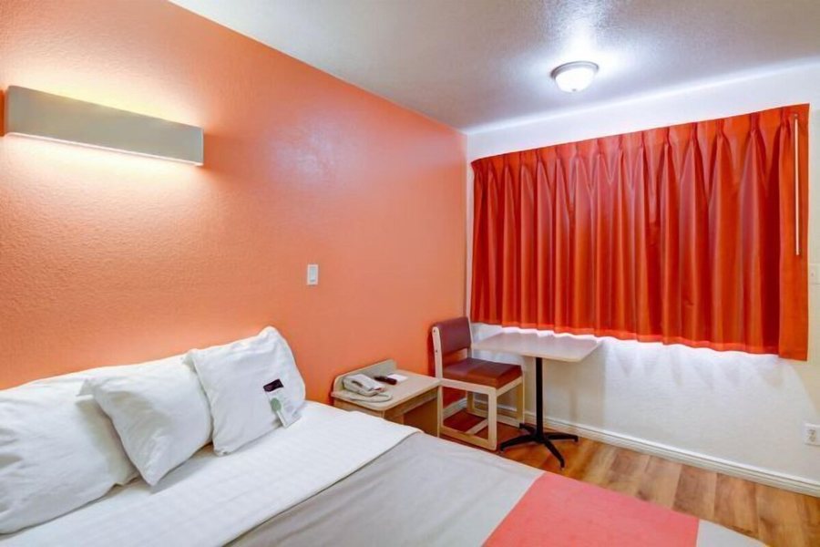 Motel 6 Saint George UT University Historic Downtown — Guest room