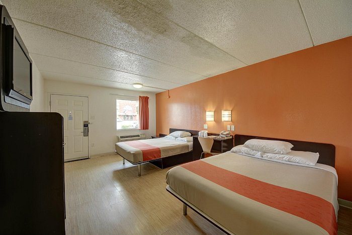 Motel 6 San Antonio TX Downtown Market Square — Guest room