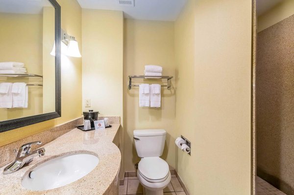 Motel 6 Shepherdsville KY Louisville South — Bathroom