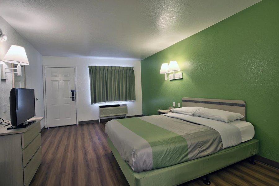 Motel 6 Tallahassee FL — Guest room
