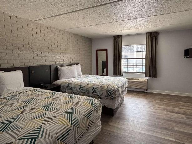 Motel 6 Tallahassee North — Guest room