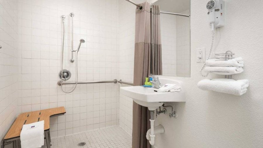 Motel 6 Temecula CA Historic Old Town — Bathroom