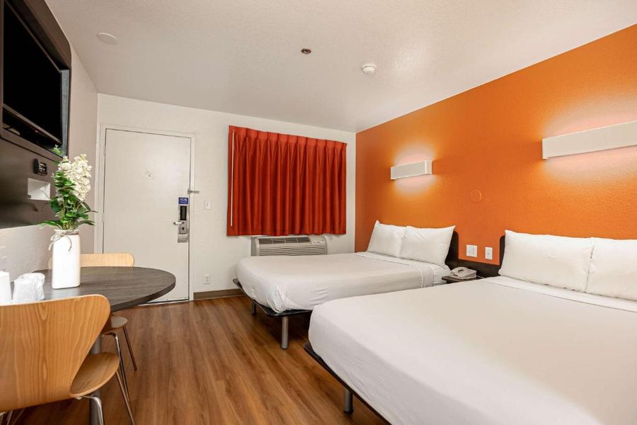 Motel 6 Temecula CA Historic Old Town — Guest room