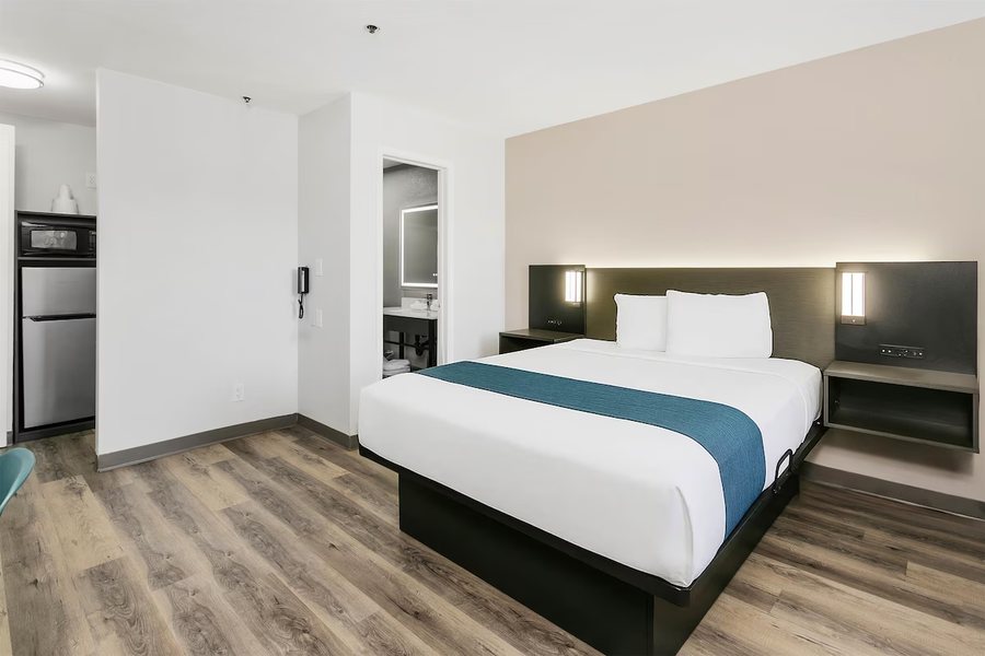 Motel 6 Tempe AZ Phoenix Airport Priest Dr — Guest room