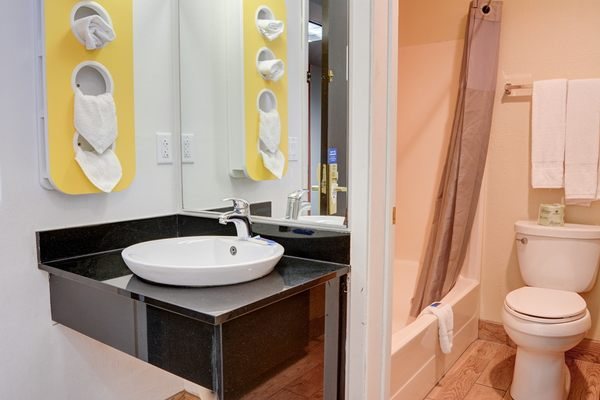 Motel 6 The Dalles — Bathroom