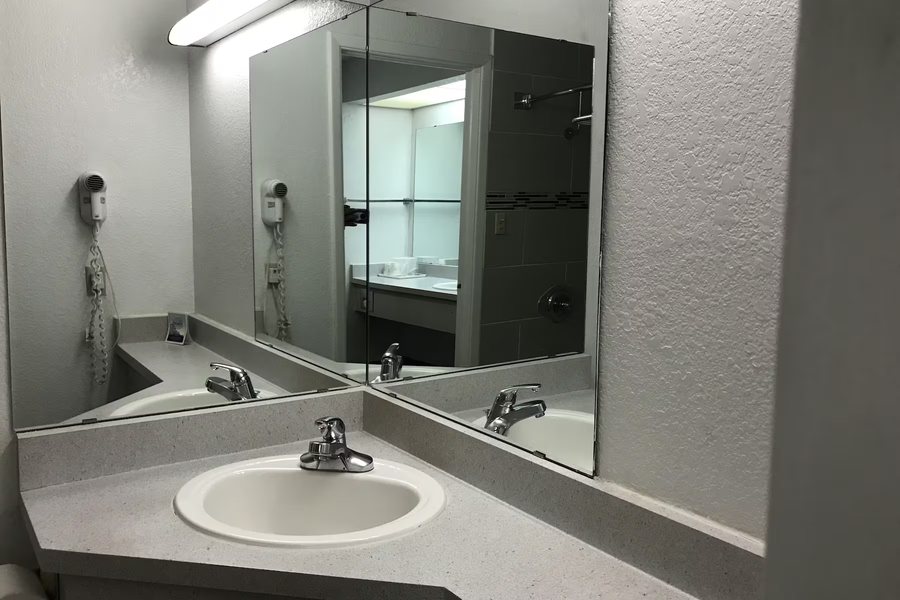 Motel 6 Truth or Consequences — Bathroom
