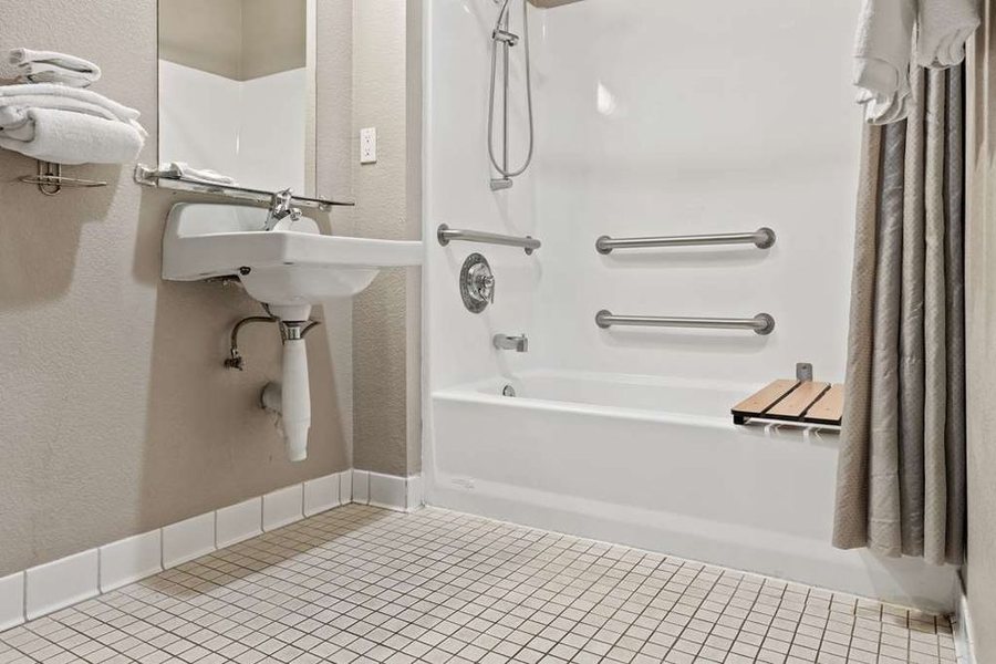 Motel 6 Ventura CA South — Bathroom